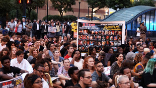 ABD'de polisin siyahilere yönelik şiddeti protesto edildi
