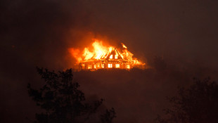 ABD'de yangın nedeniyle 82 bin kişi tahliye edildi