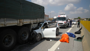 Adana'da trafik kazası: 2 ölü, 1 yaralı