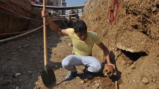 Altyapı kazı çalışmasından mezarlık çıktı