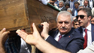 Milli Savunma Bakanı Fikri Işıkın annesi Mecbure Işık gözyaşları içinde uğurlandı