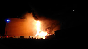 Bandırma'da alışveriş merkezinin deposunda yangın