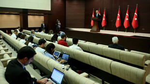 Başbakan Yardımcısı ve Hükümet Sözcüsü Kurtulmuş: (FETÖ soruşturması) Toplam 10 yabancı uyruklu hakkında bu örgütle irtibatlı olmak dolayısıyla işlem yapılmıştır.