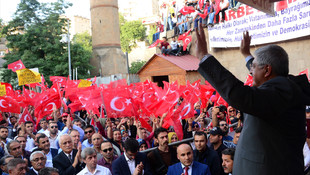 Bitlis'te Demokrasi ve Şehitler Mitingi