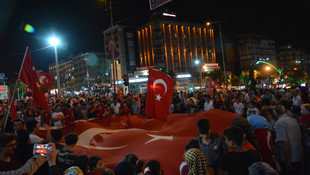 Bursa'da Demokrasi ve Şehitler Mitingi
