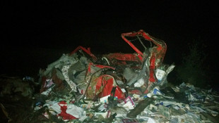 Çorum'da kitap yüklü kamyon devrildi: 2 ölü, 2 yaralı