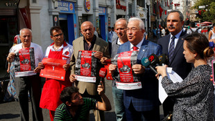 Darbe girişimini turistlere anlatmak için afişler hazırlandı