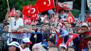 Antalya'da Demokrasi ve Şehitler Mitingi