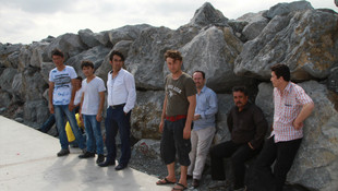 Denize giren Afgan boğuldu