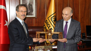 Dicle Üniversitesinde devir teslim