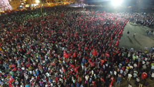 Kocaelide vatandaşlar demokrasi nöbetini sürdürüyor