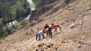 Gümüşhane'de otomobil uçuruma yuvarlandı: 2 ölü, 1 yaralı