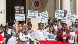 İngiliz medyasının yanlı yayınları protesto edildi