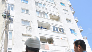 İzmir'de inşaat iskelesi çöktü: 3 ölü