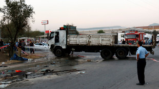 İzmir'de trafik kazası: 3 ölü, 1 yaralı