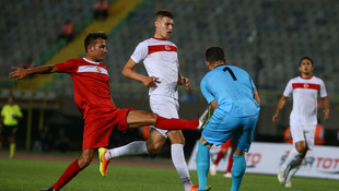 İzmir'de futbolcular demokrasi için sahaya çıktı