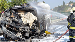 Kocaeli'de kazanın ardından alev alan tankerin sürücüsü öldü