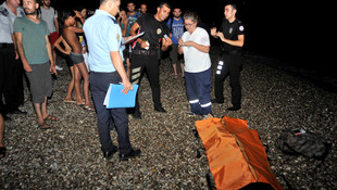 Konyaaltı sahilinde denize giren genç boğuldu