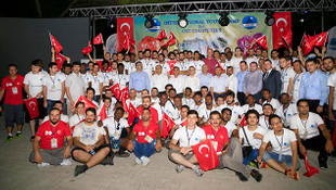 Müslüman gençler Batıya demokrasi çağrısı yaptı