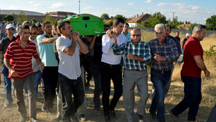 Oğlunun ölümüne üzülen baba kalp krizinden öldü