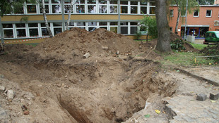 Okul bahçesinde 2. Dünya Savaşı'ndan kalma bomba bulundu