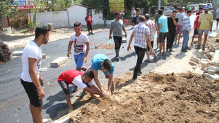Ölümlü kazaları protesto etmek için karayolunu kapattılar