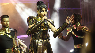 Pop şarkıcısı Hande Yener konser verdi