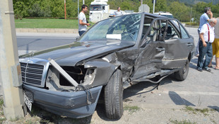 Sakarya'da iki otomobil çarpıştı: 6 yaralı