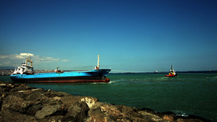 Samsun'da karaya oturan kuru yük gemisi kurtarıldı