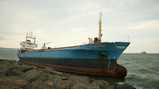 Samsun'daki karaya oturan kuru yük gemisi