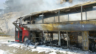 Seyir halindeki yolcu otobüsü yandı