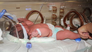 Suriyeli kadın 5,75 kiloluk bebek dünyaya getirdi