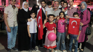 Suriyeli profesörden demokrasi nöbetine destek