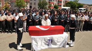 Yaralı polis 70 günlük yaşam mücadelesini kaybetti