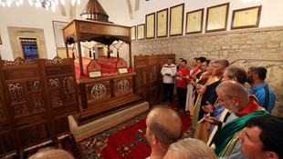 Yedi uyurların temsili kıyafetleriyle Türkiye'yi dolaşıyorlar