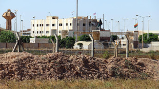 PYD karargahına asılan ABD bayraklarından 3ü indirildi