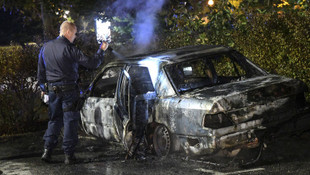 İsveçte 3 günde 30 araç kundaklandı