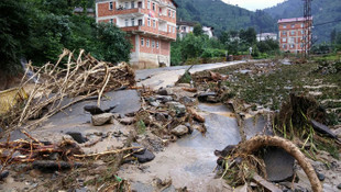 Rizede sağanak hayatı felç etti!