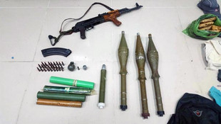 Vanda terk edilmiş kamyonda mühimmat bulundu