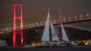 Greenpeacein efsane gemisi boğazdan geçti