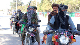 Afganistan'da 11 Taliban üyesi teslim oldu