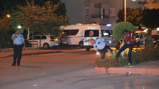 Antalya'da kaldırımda yürüyen kişiye silahlı saldırı