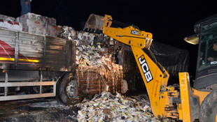 Antalya'da şeker yüklü tırda yangın çıktı