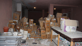 Apartman deposunda tarihi geçmiş ilaçlar bulundu