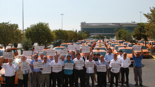 Atatürk Havalimanı taksicileri, UKOME zammını protesto etti