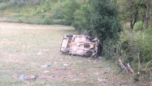 Bartın'da otomobil şarampole devrildi: 3 yaralı