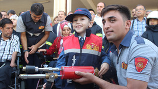 Bir günlüğüne itfaiyeci oldular