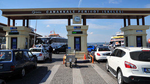 Çanakkale iskelelerinde bayram yoğunluğu