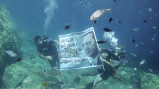 Dalgıçlardan Cumhurbaşkanı Erdoğan'a su altından destek