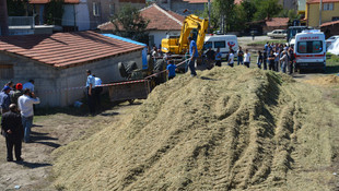 Devrilen traktörün altında kalan kişi öldü